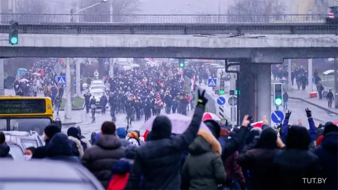 "Марши соседей": как работает новая тактика белорусского протеста