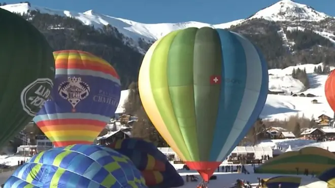 У швейцарському муніципалітеті Шато-д'Е розпочався 39-й щорічний фестиваль повітряних куль.