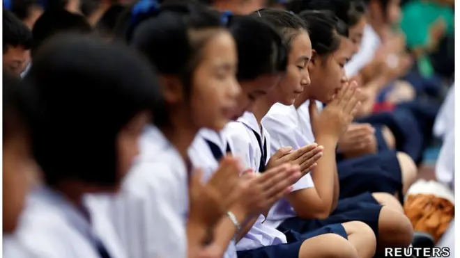 Cầu nguyện cho đội bóng thiếu niên Thái Lan