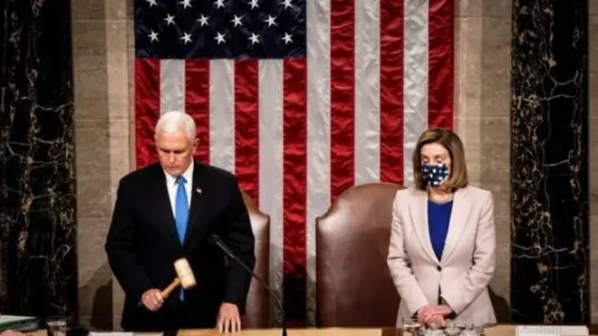 Mike Pence a fait cette annonce, aux côtés de Nancy Pelosi, lors de la réunion conjointe du Congrès.