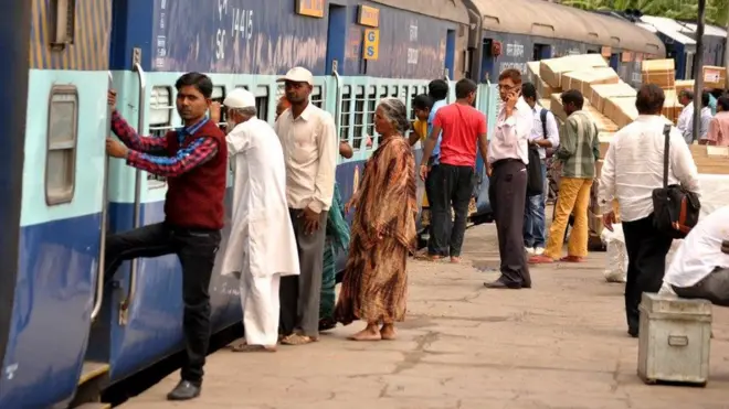 Аварии поездов в Индии происходят часто из-за плохого состояния железных дорог