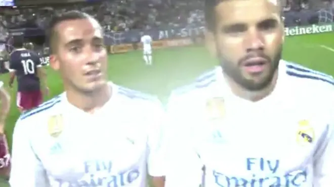 لاعبان كرة قدم