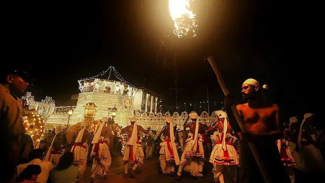 ''දේවාලයකට වියදම ලක්ෂ 150ක් 200ක් වෙයි. මාළිගාවට ඊට වැඩිවෙයි.''