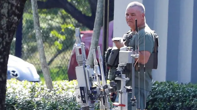 Саперы работали у офиса бывшего председателя национального комитета Демократической партии Дебби-Вассерман-Шульц