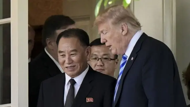 Dalam pertemuan itu, utusan senior Korut, Jenderal Kim Yong-chol, menyerahkan surat dari pemimpin Korea Utara kepada Presiden Trump.