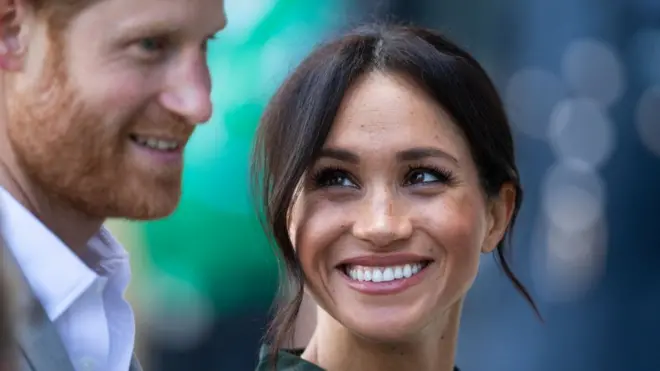 Принц Гарри и Меган Маркл откровенно рассказали о семье и о таблоидах, обидев, возможно, и тех и других