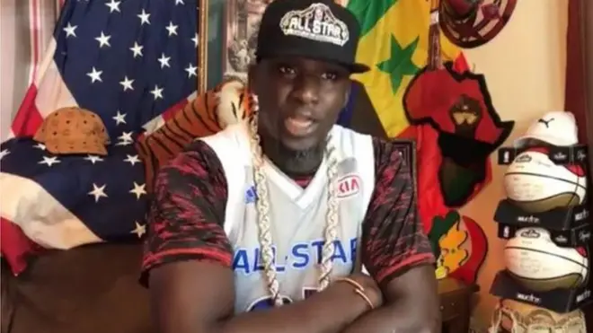 M. Diouf qui se dit pro-Wade, prédécesseur de Macky Sall, fait partie d'un groupe de Sénégalais expulsés pour séjour irrégulier sur le sol américain.