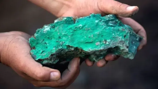 कोबाल्ट को नीला सोना भी कहा जाता है