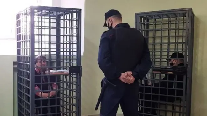 Двух фигурантов "дела Автуховича" держат во время суда в клетках, само заседание проходит в гродненской тюрьме