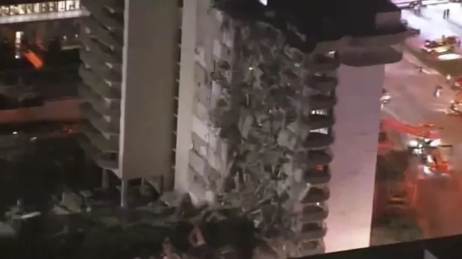 Imagem aérea de prédio que desabou parcialmente