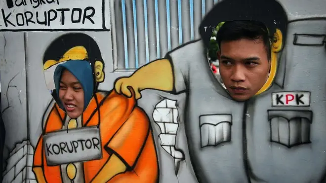 Puluhan bekas pelaku korupsi lolos menjadi bakal caleg. Mereka didesak mempublikasikan rekam jejak sebelum pemilu 2019.