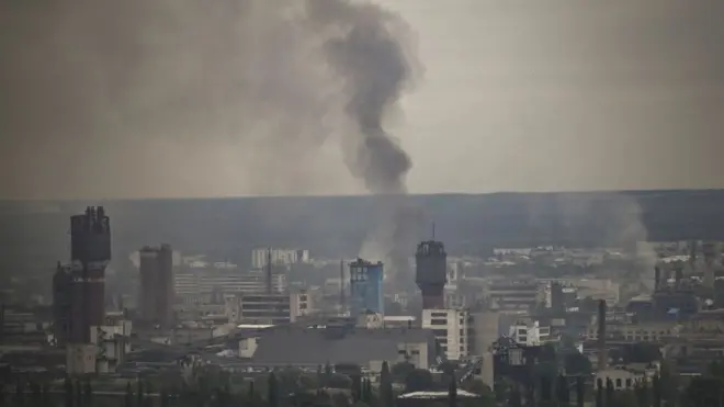 kentin üzerinden dumanlar yükseliyor