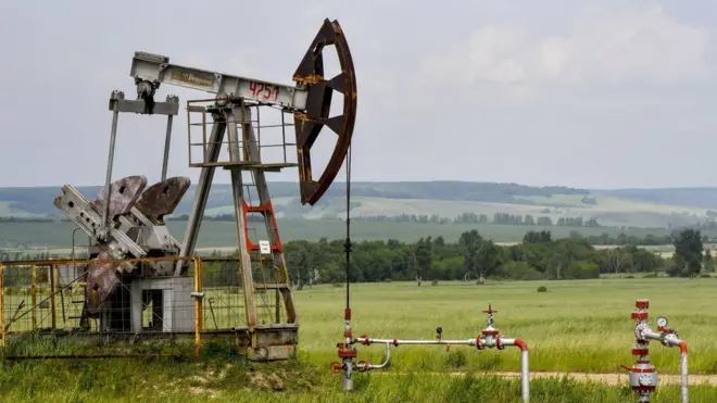 俄罗斯鞑靼斯坦石油公司（Tatneft）油田照片。鞑靼石油是俄罗斯最大的上市公司之一，2022年初市值超过 1.1万亿卢布。