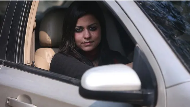 డ్రైవింగ్ లైసెన్స్: కేంద్ర రవాణా, రహదారుల మంత్రిత్వ తీసుకొచ్చిన కొత్త నిబంధనలు జులై 1 నుంచి అమలులోకి వచ్చాయి.