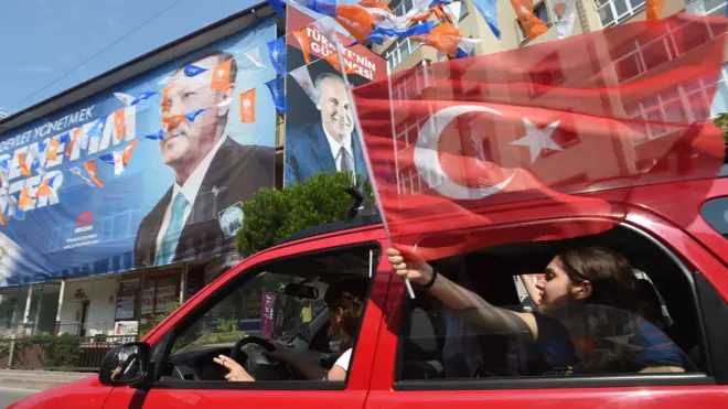 Supporters wave flags and cheer as they go to Muharrem Ince, presidential candidate of Turkey's main opposition Republican People's Party (CHP) election rally on June 23, 2018 in Istanbul, Turkey.