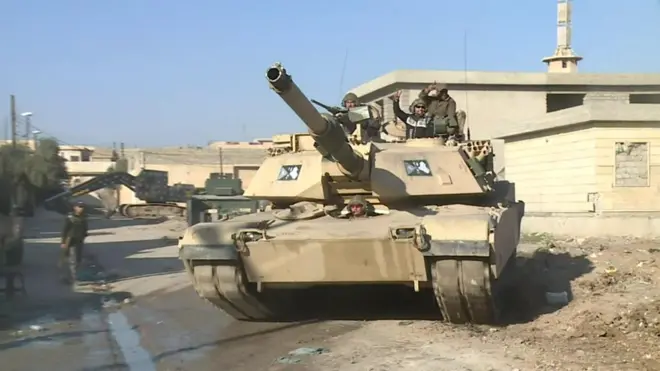 القوات العراقية تعلن سيطرتها على أنحاء جديدة في الموصل: مجمع الدوائر الحكومية في المدينة، وعلى الجسر الثاني الرابط بين شطري المدينة على جانبي نهر دجلة.