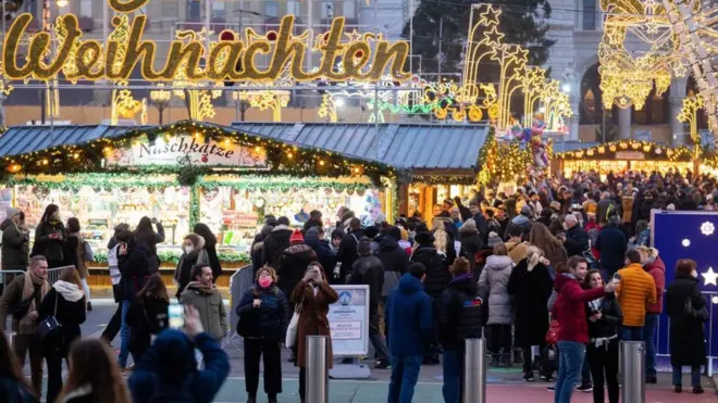 viyana'da kalabalık sokak