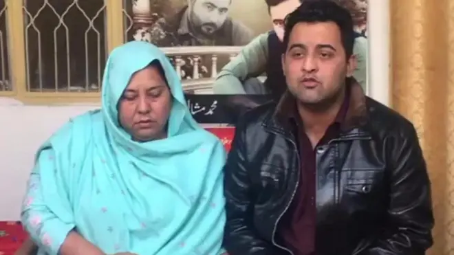 مشال خان کے بھائی اور والدہ نے صوابی میں ایک پریس کانفرنس میں کہا ہے کہ سب ملزمان کو یکساں سزا دی جانی چاہیے تھی اور وہ برییت کے فیصلے کے خلاف اپیل کریں گے۔