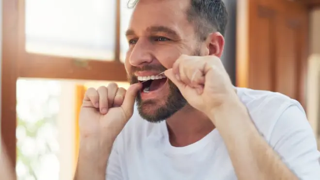 La enfermedad de las encías podría estar vinculada con el Alzheimer.