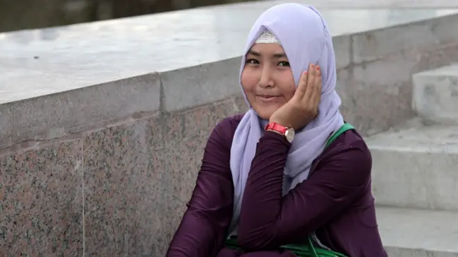 Девушка в платке