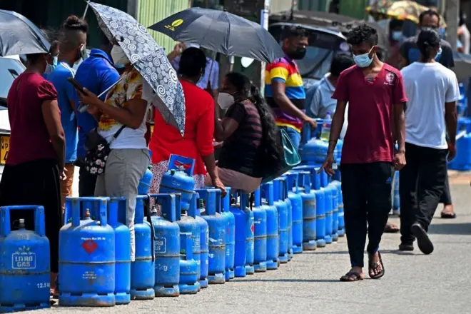 gas queues in Sri Lanka