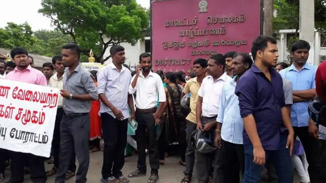 'උතුරේත් දකුණේත් රැකියා විරහිත උපාධිධාරීන් තිස්දහසක්'