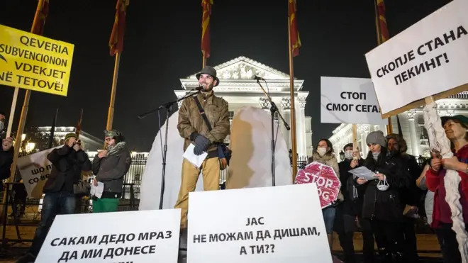 Gorjan Jovanovski ne samo što kodira aplikaciju kojom se prati nivo štetnih čestica u vazduhu nego i aktivno protestuje protiv zagađenja u Skoplju