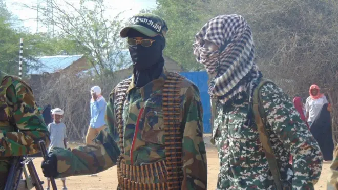 Ninka cimaamadda u duuban tahay wuxuu xiran yahay tuutihii dawladdu siisay guutada 14 Oktoobar