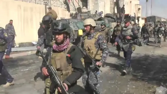 القوات العراقية تسيطر على مبنى محافظة نينوى غربي الموصل