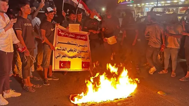 مظاهرات في مركز للتأشيرات التركية في كربلاء عقب الحادث