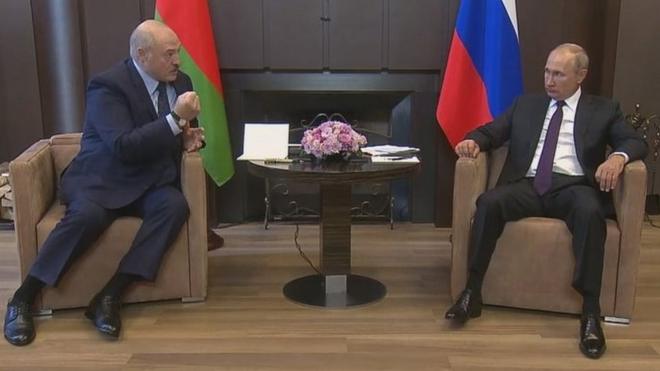 白俄罗斯总统卢卡申科周一在索契同俄罗斯总统普京举行会谈
