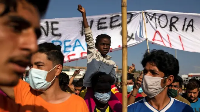 د موریا کمپ احتجاجي کډوال او پناه غوښتونکي