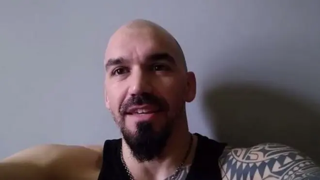 Joshua Robinson, warga Amerika Serikat yang berhubungan seks dengan dua remaja perempuan dan merekamnya, divonis empat tahun penjara.