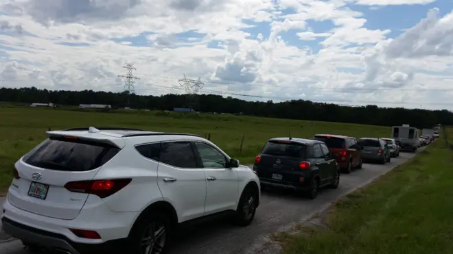 El gobernador de Florida, Rick Scott, informó este viernes que ordenó la evacuación de 5,6 millones de personas en todo el estado.