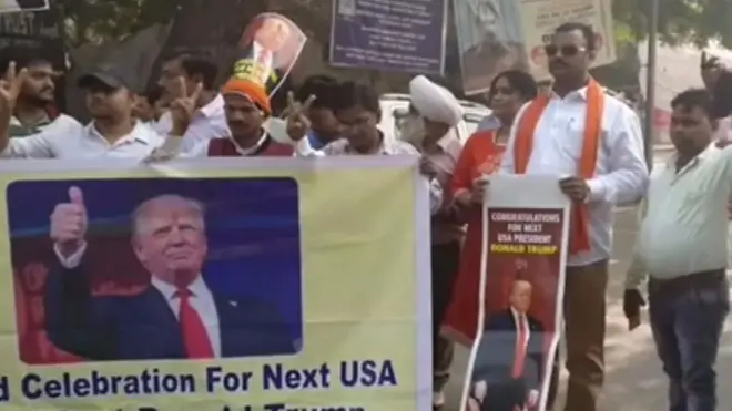ڈونلڈ ٹرمپ کے امریکہ کا نیا صدر منتخب ہونے پر انڈیا کے دارالحکومت نئی دہلی میں جنتر منتر کے مقام پر دائیں بازو سے تعلق رکھنے والے ہندوؤں نے خوشیاں منائیں