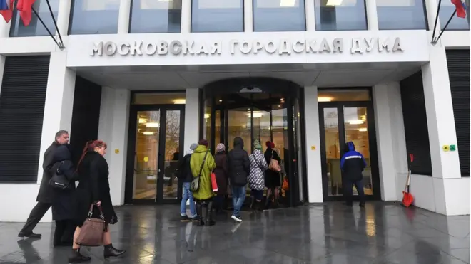 Московским депутатам предложили предупреждать власти о своих встречах с избирателями
