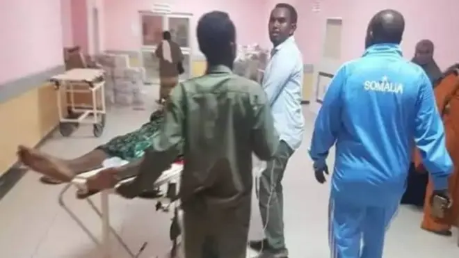 Ninka ay ciidamada asluubta ay ka qaadeen isbitaalka ee dhintay.