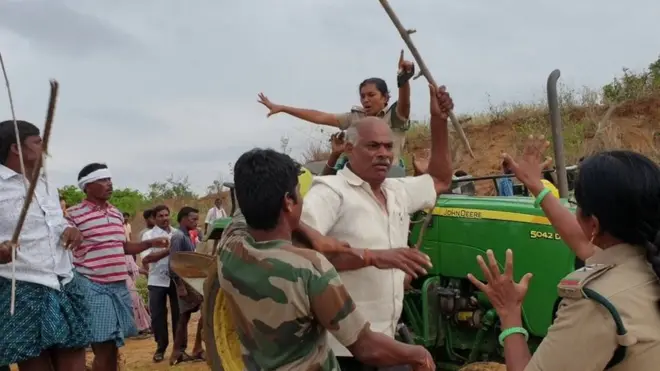 అటవీ అధికారిపై దాడి