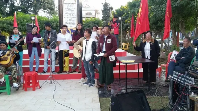 ဒီကျောက်တိုင်ကို တည်ဆောက်ရာမှာ ဒေသခံလူငယ်တွေရဲ့ စိတ်ဝင်တစားအလှူငွေနဲ့ လုပ်အားထည့်ဝင်မှုတွေရှိခဲ့