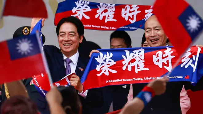 台灣總統賴清德(左)與立法院長韓國瑜(右)在台北「雙十節」國慶慶典上(10/10/2024)