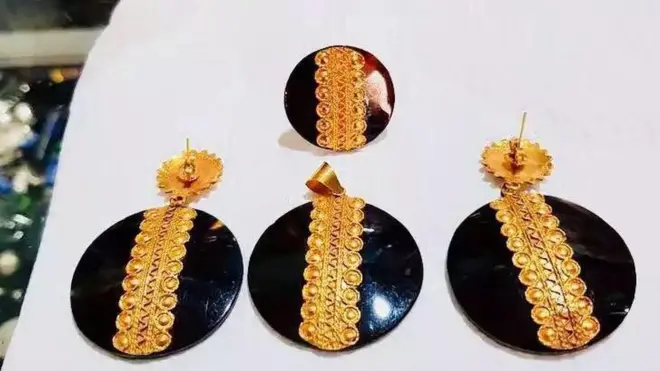 Lafaha xoolaha ayaa laga sameeyaa qalab dib loo suuq geeyo