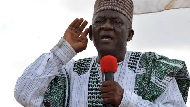 Archive picture weh, SDF Chairman, Fru Ndi di hold meeting for 2011 presidential election