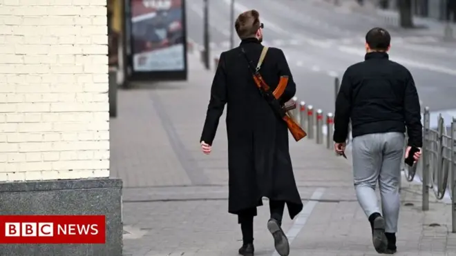 Dadka Kyiv oo hub qaatay si ay magaalada u difaacaan