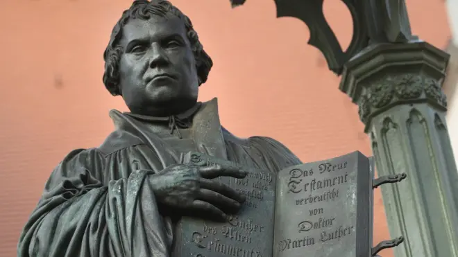 Renato Cisneros en relación a Martín Lutero: "Mi reforma persiste en la cruzada luterana y propone la abolición del sacramento de la penitencia".