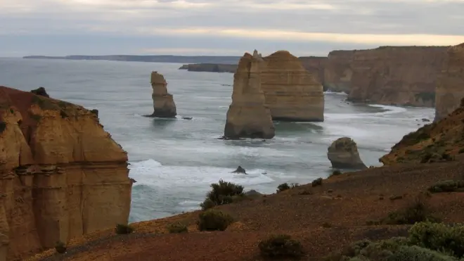 Dhagaan Twelve Apostles jedhamu baay'ee jaalatamaa fi bakka turistootni daawwatanidha.
