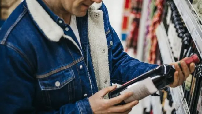 Мушкарац у куповини