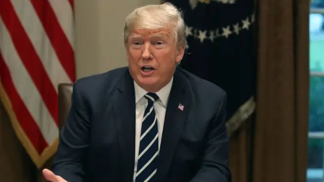 "Me expresé mal", dijo Trump este martes sobre sus palabras pronunciadas 24 horas antes en Helsinki.