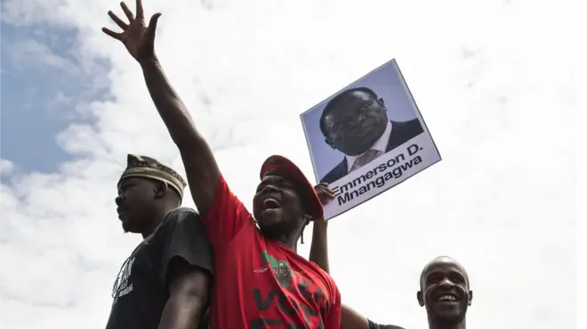 اختار الحزب الحاكم نائب موغابي، إيمرسون منانغاغوا، رئيسا له