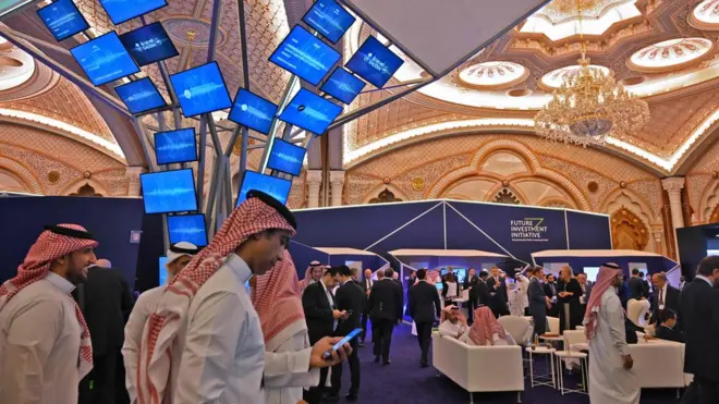 دافوس الصحراء 2019 حضور قوي من السياسييين والشركات العالمية