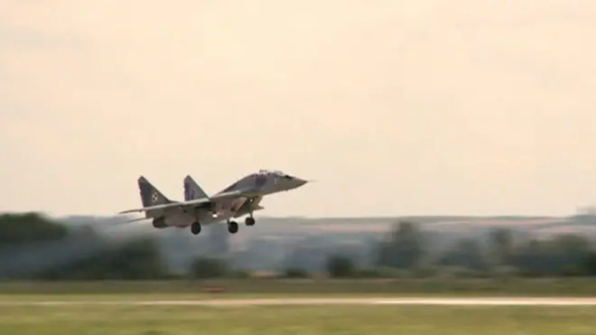 Зашто нико не шаље борбене авионе Украјини